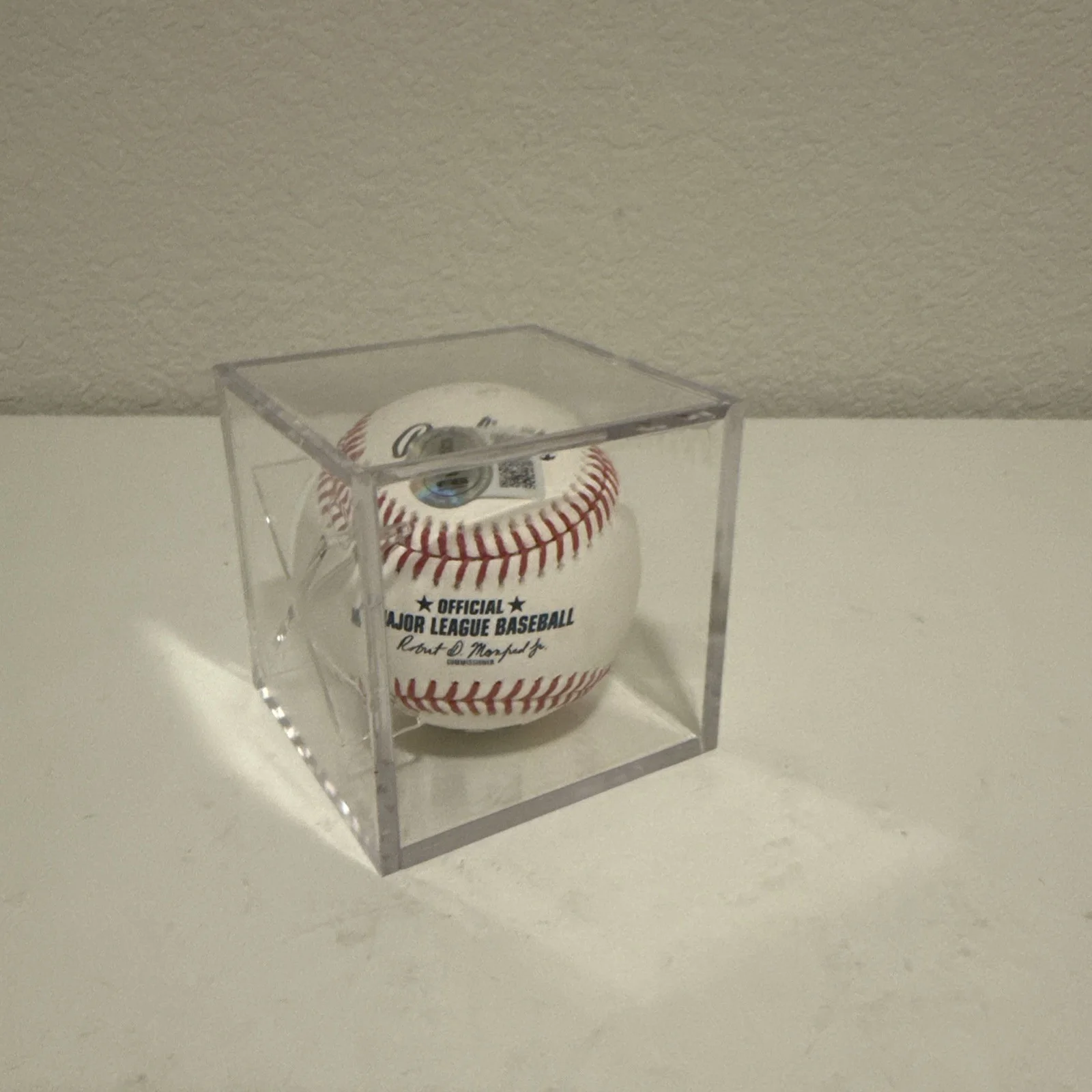 Charlie Sheen — Charlie Sheen Signed Major League Baseball MLB *Wild Thing Vaughn BAS Witnessed, изображение 3