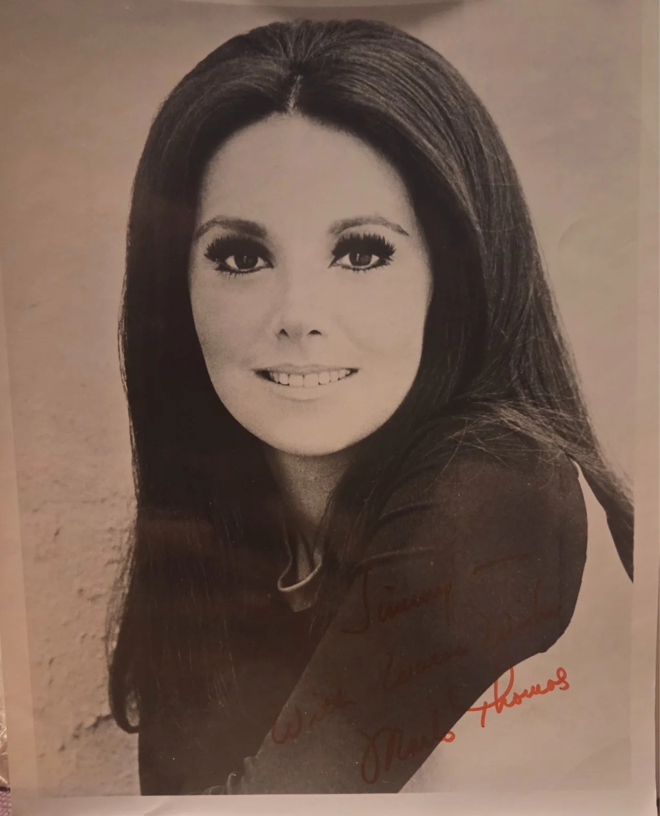 Marlo Thomas — MARLO THOMAS Autographed Inscribed Signed 8X10 THAT GIRL + 2nd Unsigned Picture
