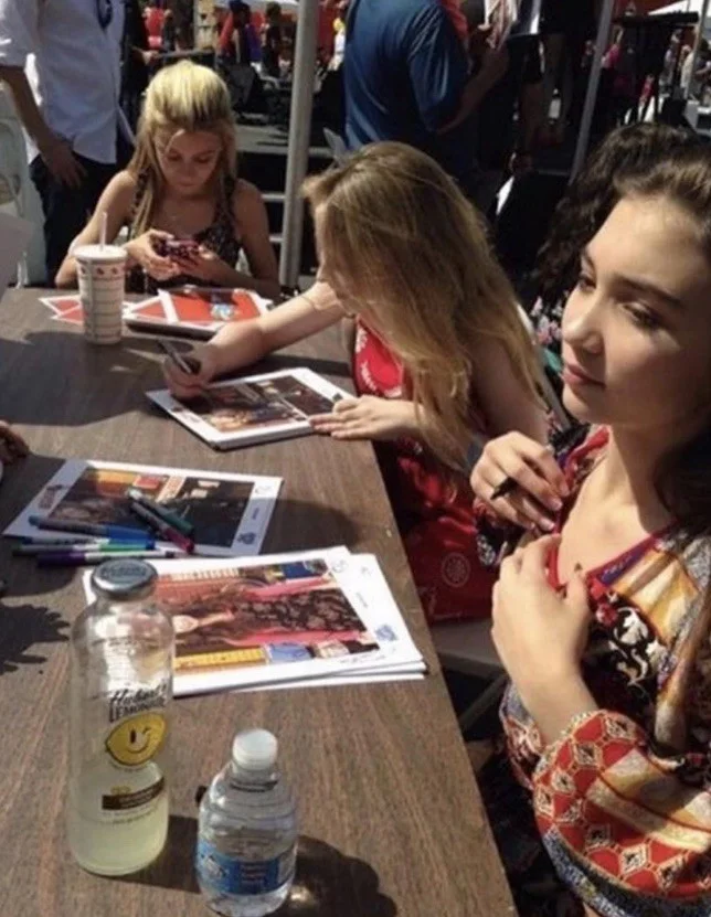 Rowan Blanchard — Rowan Blanchard Original Signed Photo Girl Meets World Television Memorabilia, изображение 3