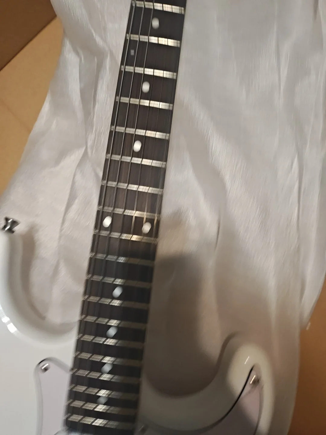 Alice Cooper — Alice Cooper Signed 39" White Electric Guitar BAS ✅ GradedGeekz Out 👀 🔥🔥, image 2