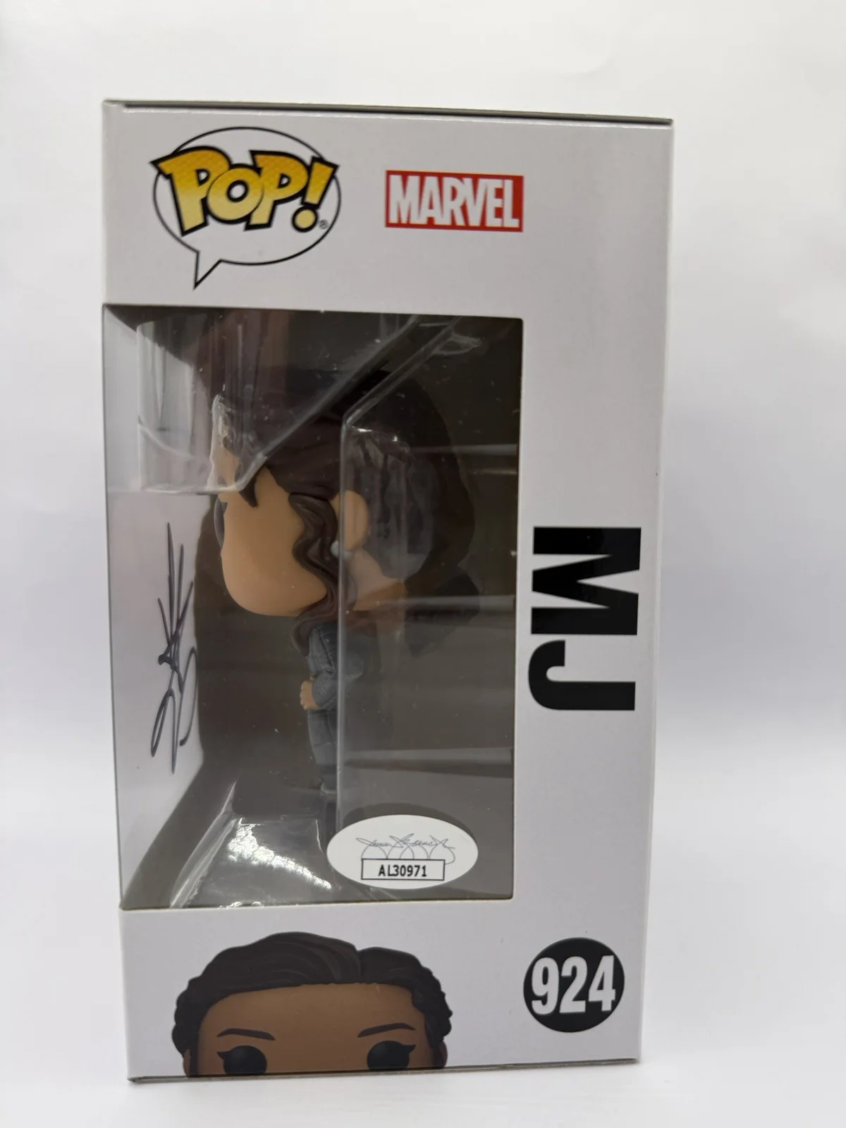Zendaya — ZENDAYA Signed Spider-Man "MJ" Funko Pop #1577 w/ JSA COA, изображение 4
