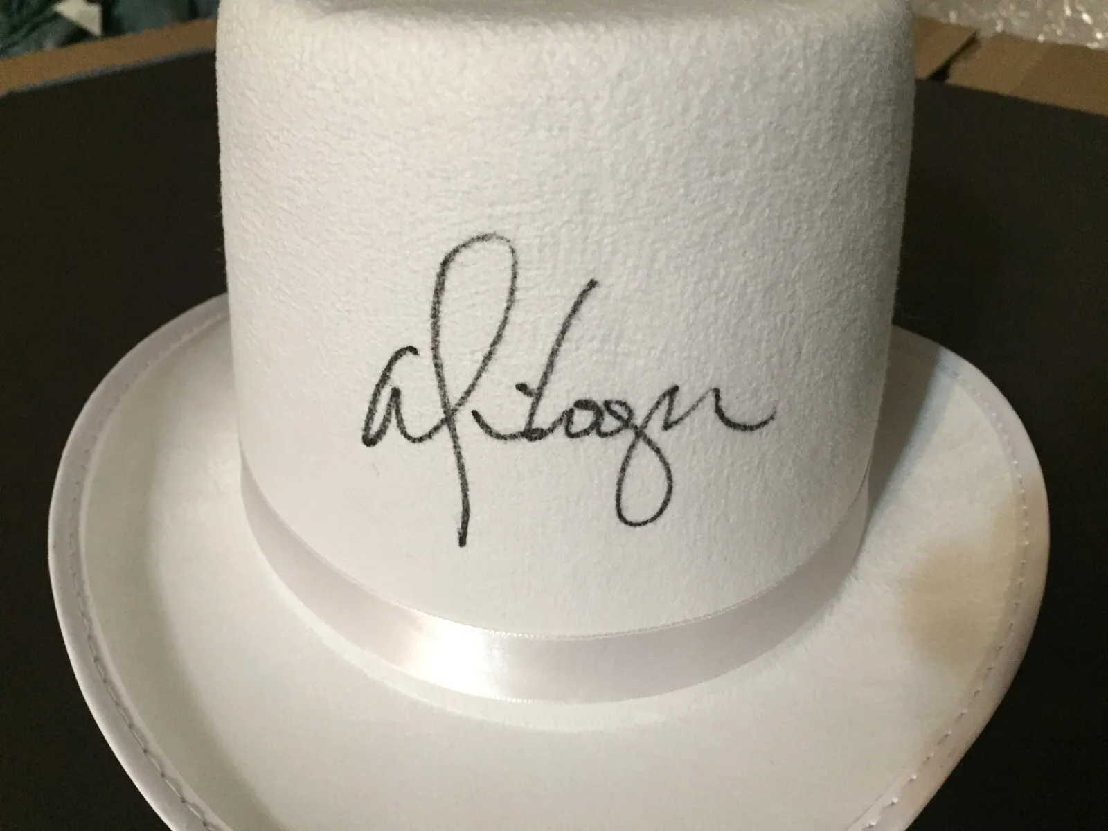 Alice Cooper Autographed Signed Replica White Top Hat - Beckett Witnessed, изображение 3