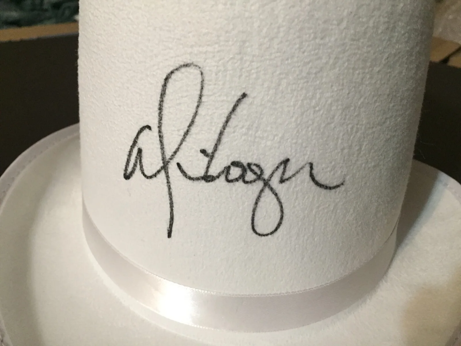 Alice Cooper Autographed Signed Replica White Top Hat - Beckett Witnessed, изображение 4