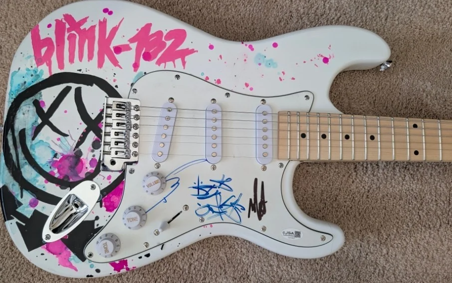 BLINK 182 signed PAINTED GUITAR JSA Coa TOM DELONGE TRAVIS BARKER MARK HOPPUS, image 3