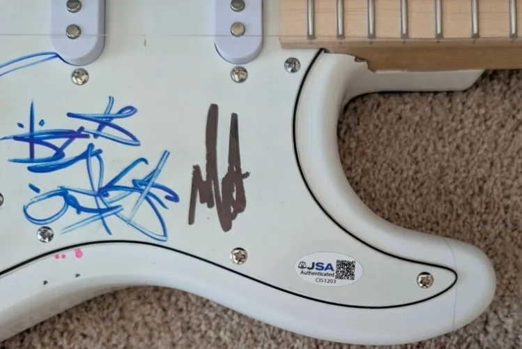 BLINK 182 signed PAINTED GUITAR JSA Coa TOM DELONGE TRAVIS BARKER MARK HOPPUS, image 4