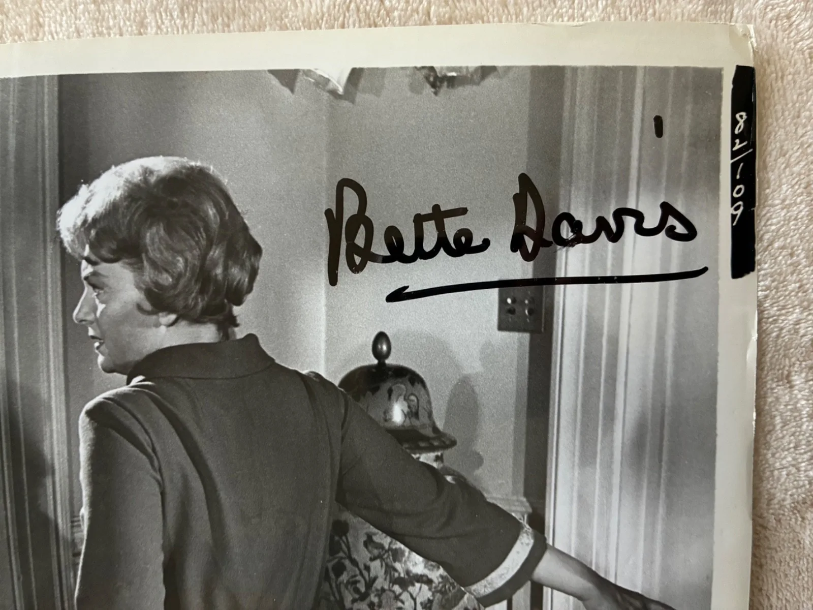 BETTE DAVIS Signed 8x10 Photograph movie scene COA authenticated Autograph World, изображение 2