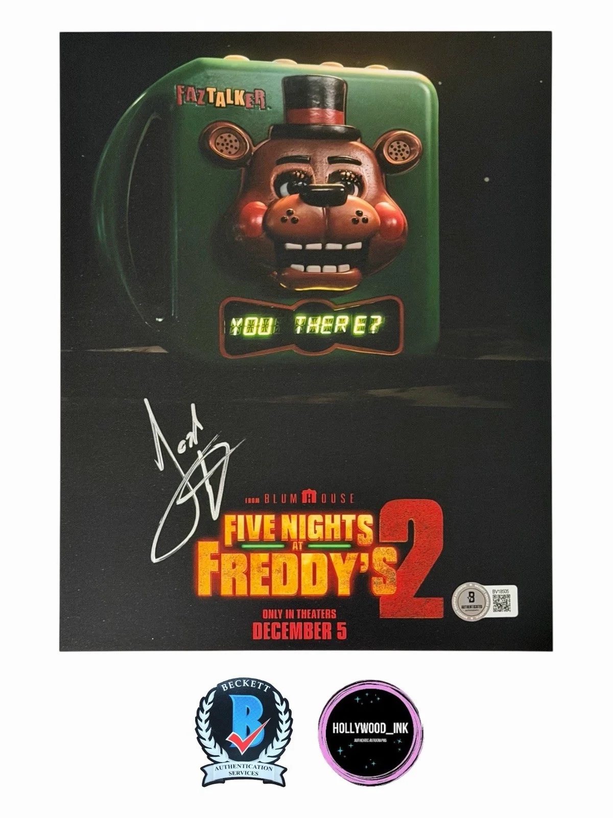 Josh Hutcherson — JOSH HUTCHERSON SIGNED FIVE NIGHTS AT FREDDYS 11x14 PHOTO BECKETT BV18505