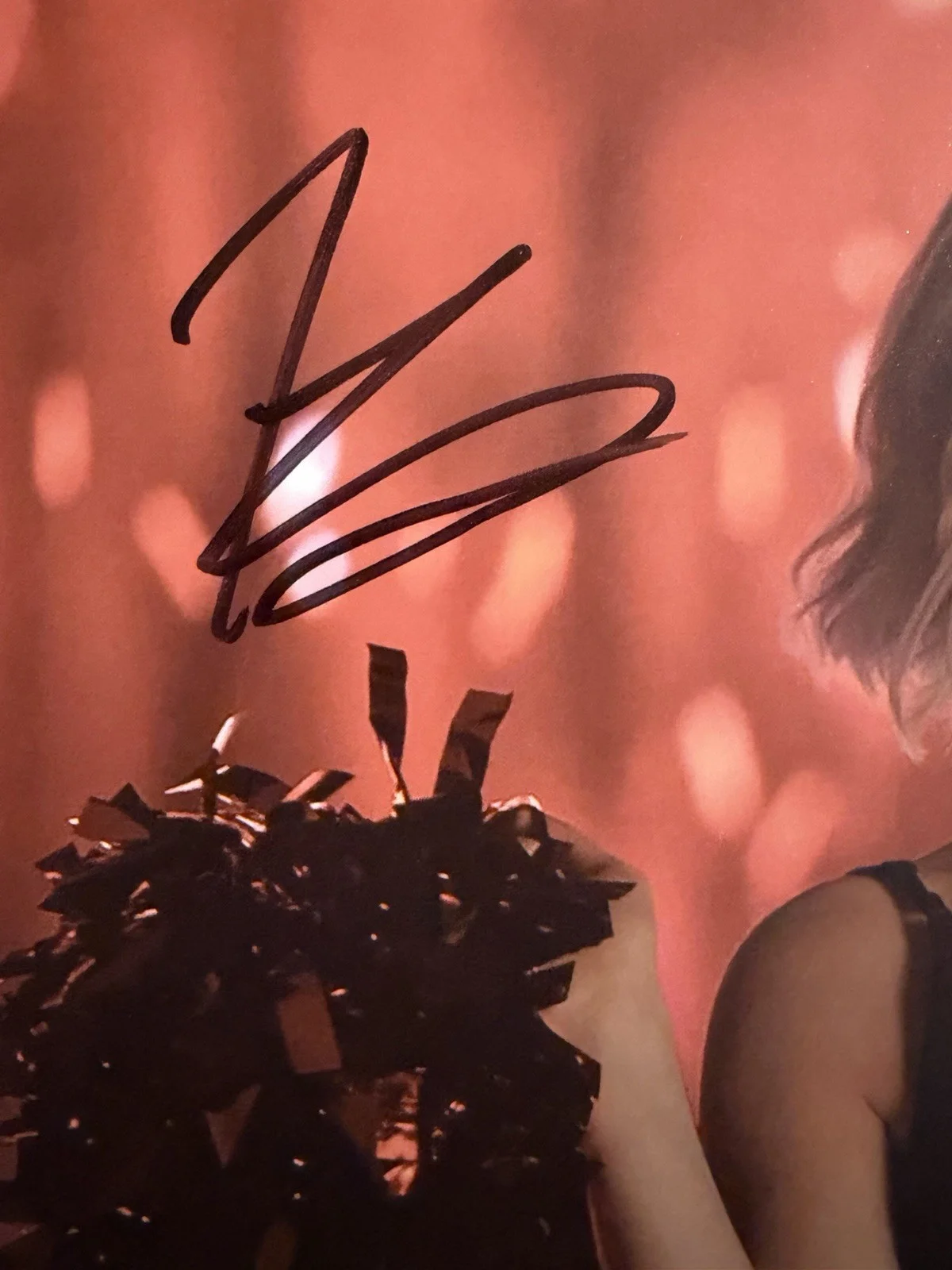 Kiernan Shipka — KIERNAN SHIKPA SIGNED 8x10 AUTOGRAPH SABRINA SPELLMAN PHOTO BECKETT HOLO BV18503, изображение 2