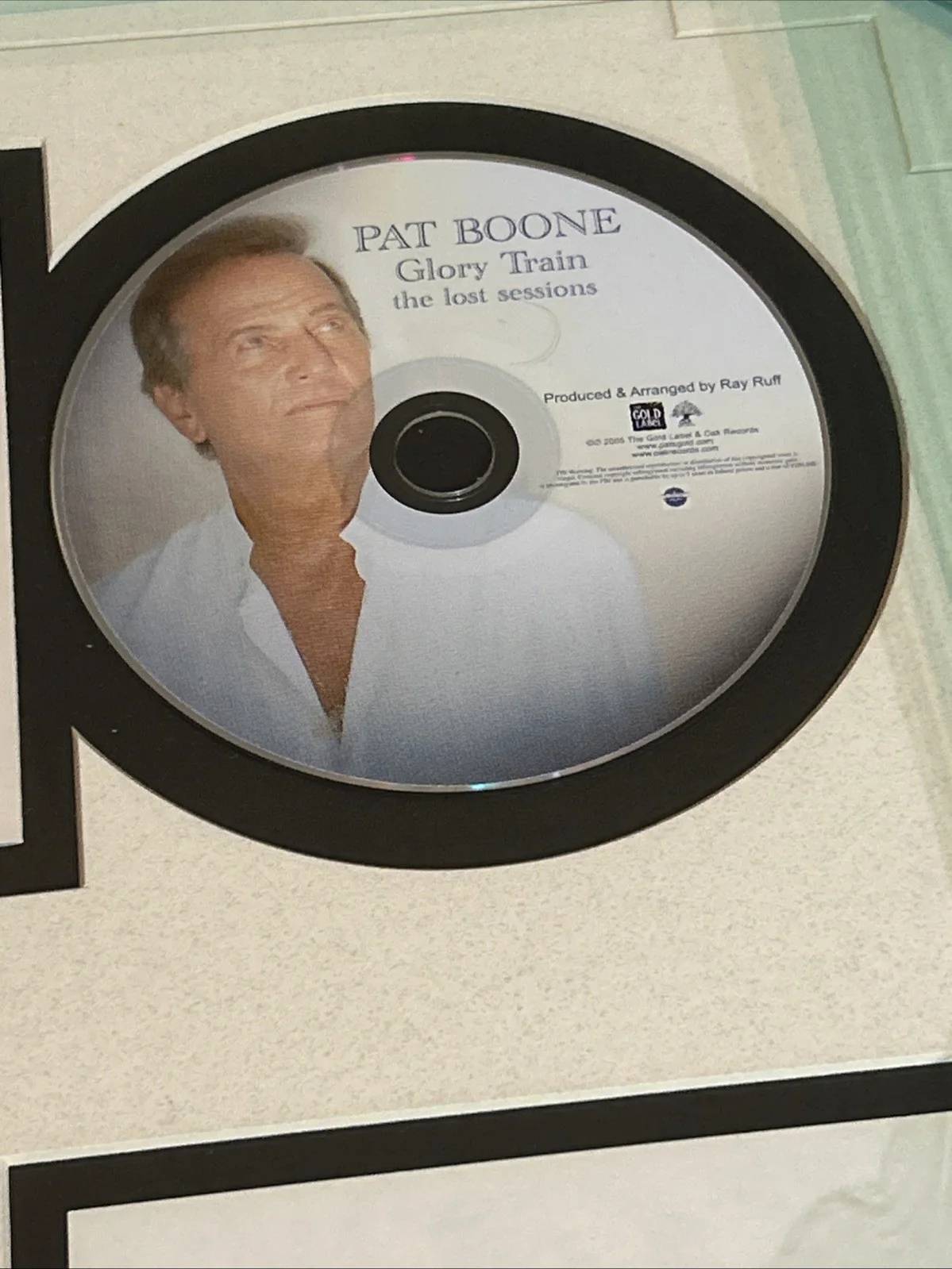 PAT BOONE AUTOGRAPHED COLOR PHOTO (FRAMED)- With Glory Train CD, image 3