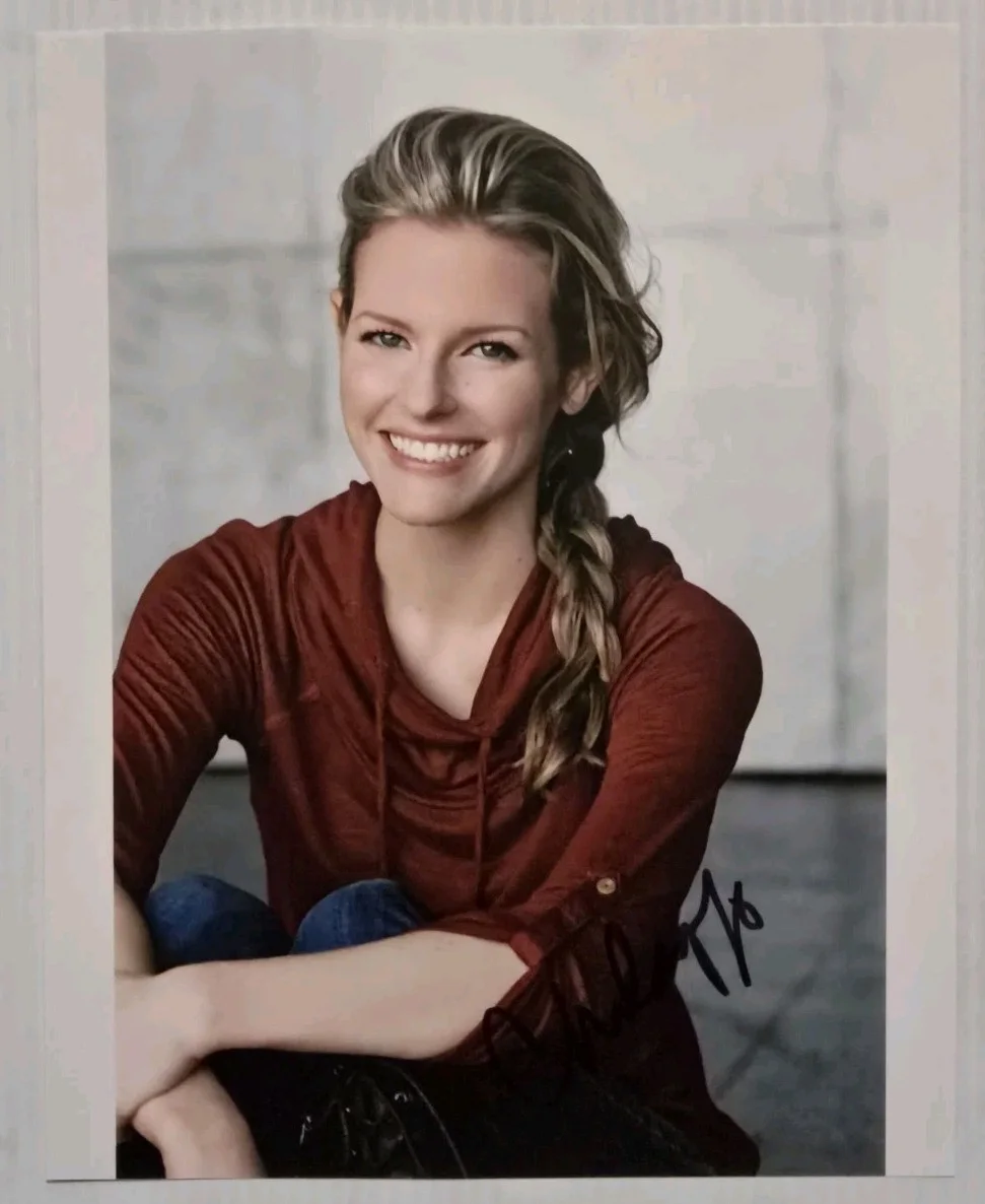 Chelsey Crisp — Actress CHELSEY CRISP (Fresh Off The Boat) Signed 8x10 Color Photo Picture COA, изображение 2
