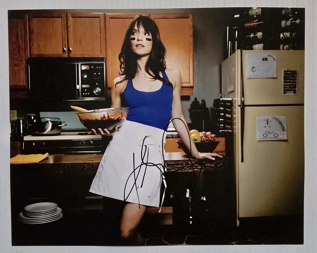 Katie Aselton — Actress KATIE ASELTON (The League) Signed Autograph 8x10 Color Photo Picture COA