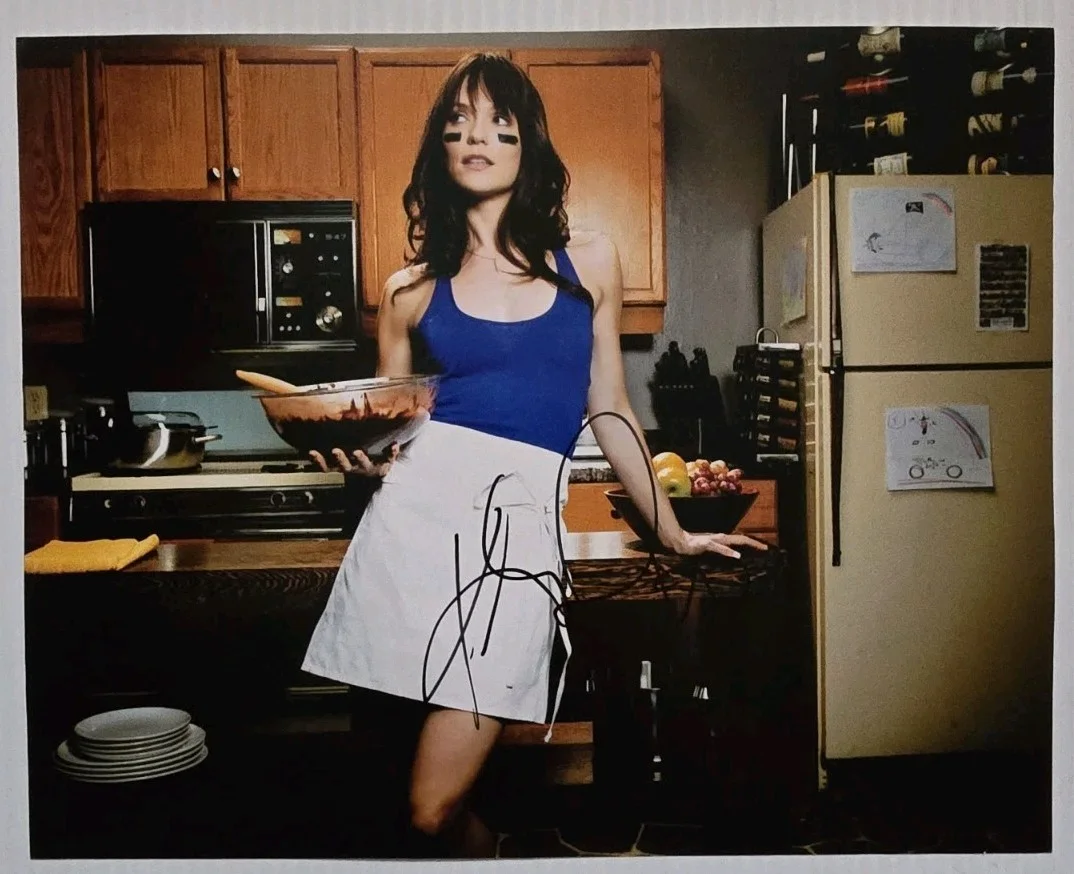 Katie Aselton — Actress KATIE ASELTON (The League) Signed Autograph 8x10 Color Photo Picture COA, изображение 2
