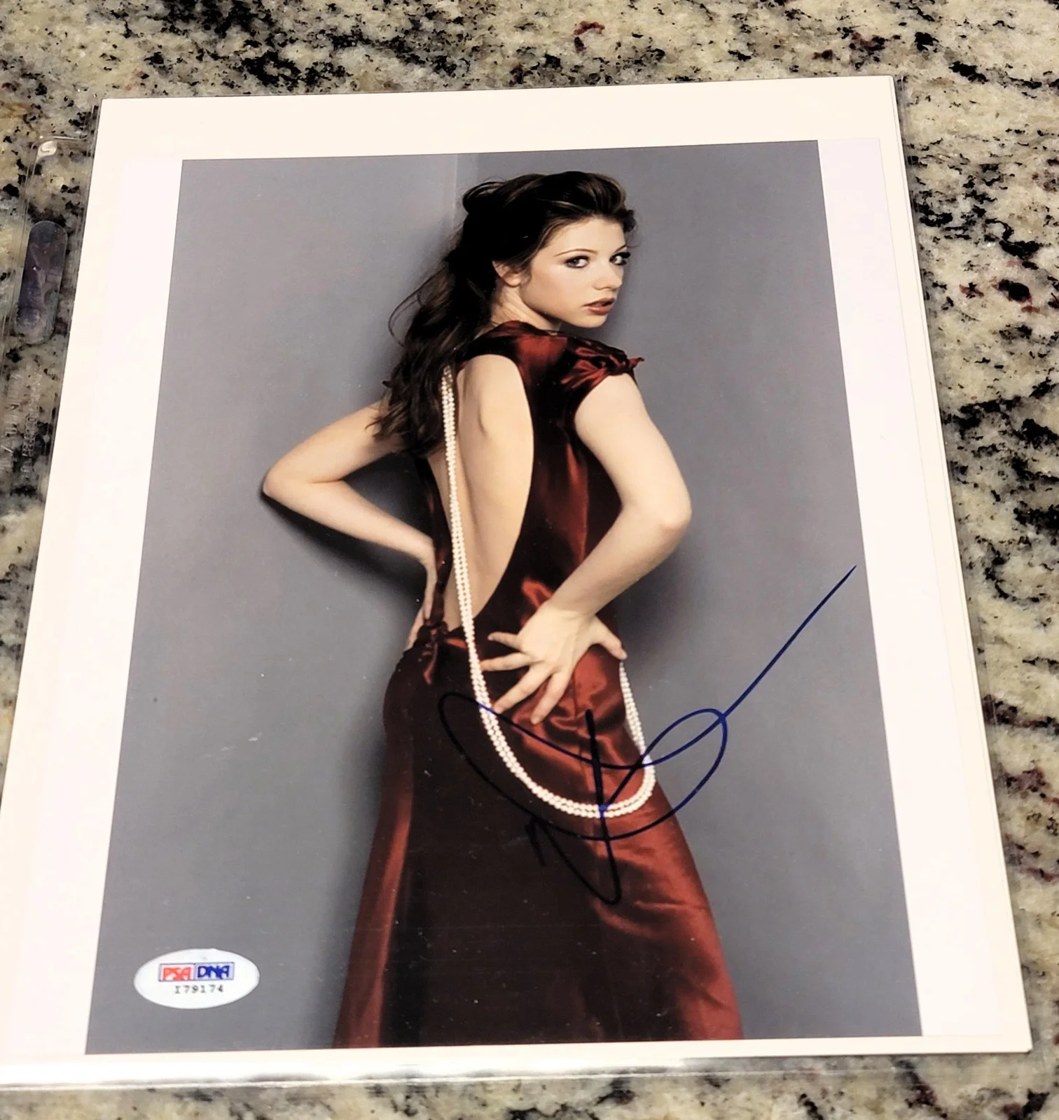 MICHELLE TRACHTENBERG SIGNED 8X10 PHOTO PSA/DNA AUTHENTICATED, изображение 3