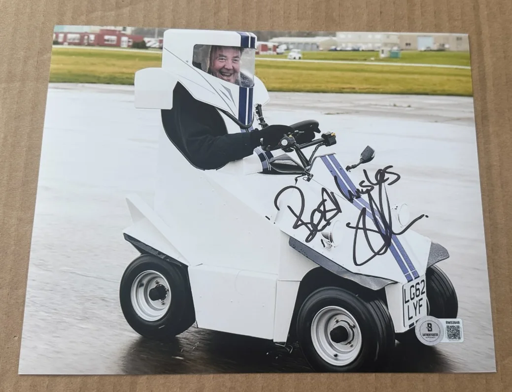 JEREMY CLARKSON — JEREMY CLARKSON SIGNED TOP GEAR 8X10 PHOTO BECKETT BAS #143