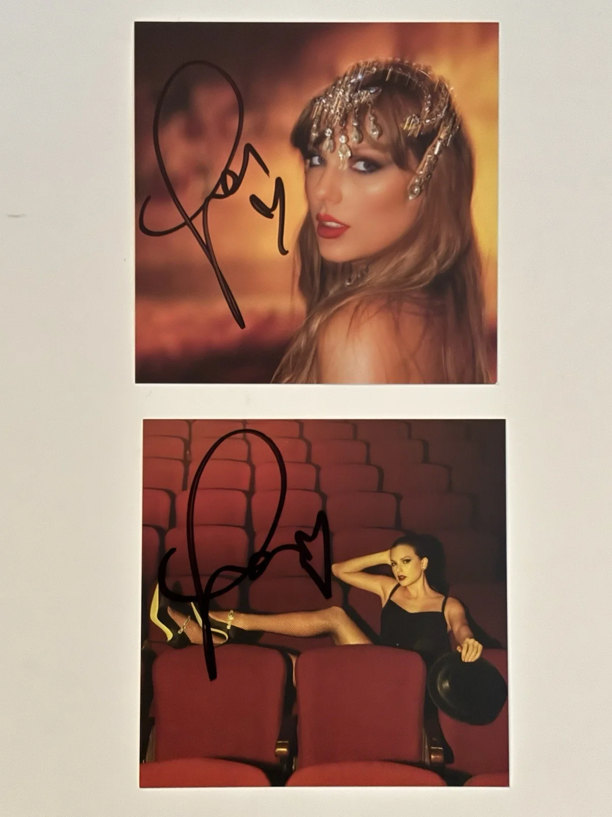 Taylor Swift Life of a Showgirl CD x2 Signed Autographed JSA COA, изображение 2