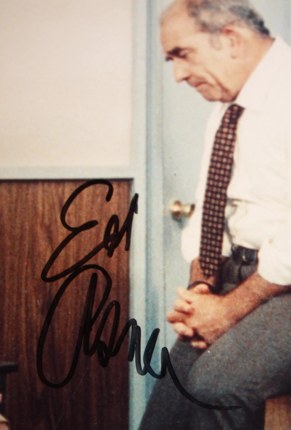 BETTY WHITE, MARY TYLER MOORE, ED ASNER — BETTY WHITE , MARY TYLER MOORE,+ ED ASNER Signed Cast AUTOGRAPH, DVD, Frame COA, image 3