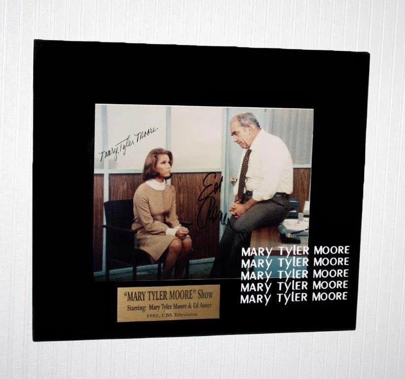 BETTY WHITE, MARY TYLER MOORE, ED ASNER — BETTY WHITE , MARY TYLER MOORE,+ ED ASNER Signed Cast AUTOGRAPH, DVD, Frame COA, image 5