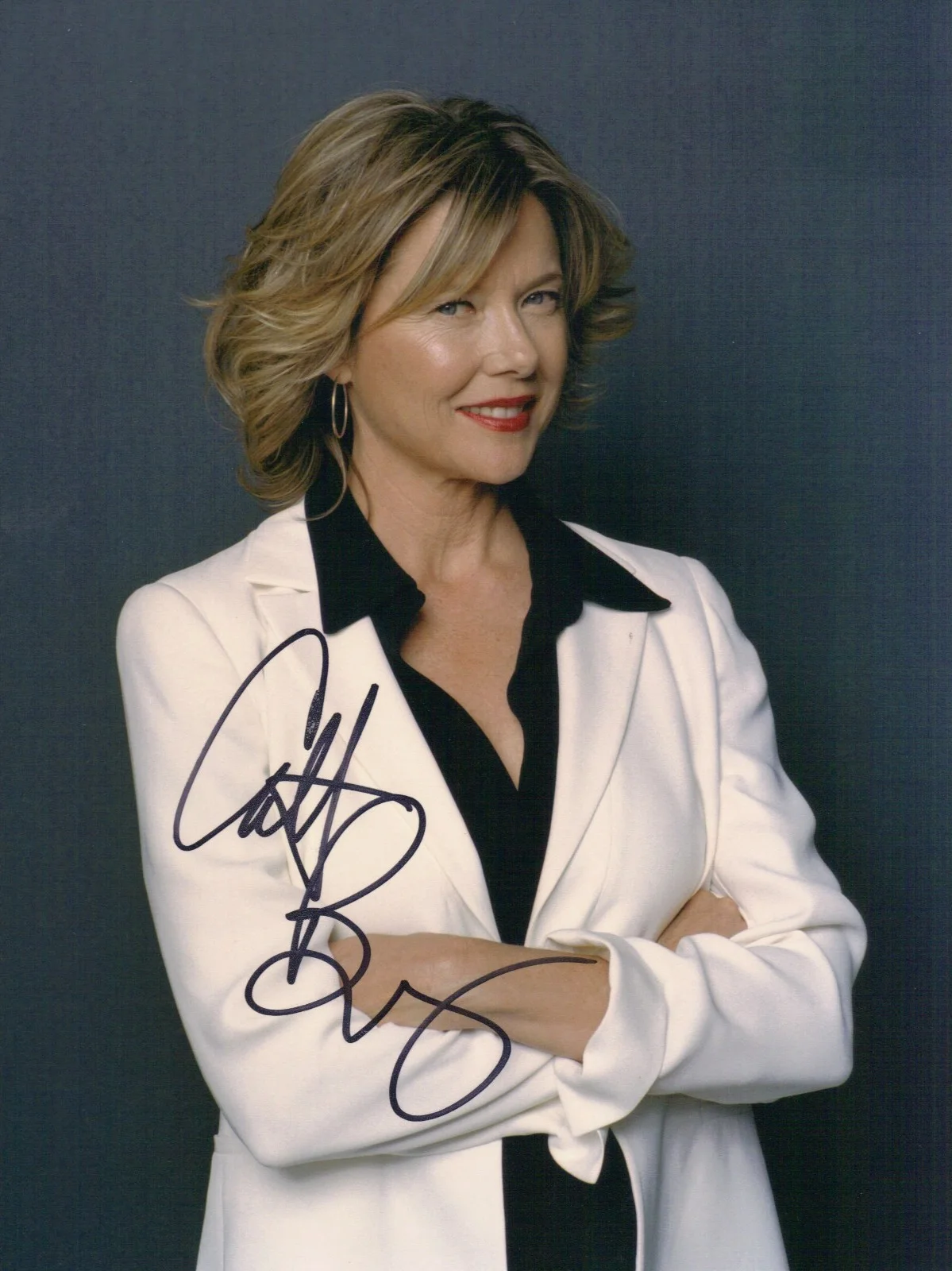 Annette Bening — AUTOGRAPHED 8X10 SIGNED BY ANNETTE BENING STARRED IN AMERICAN BEAUTY UACC COA