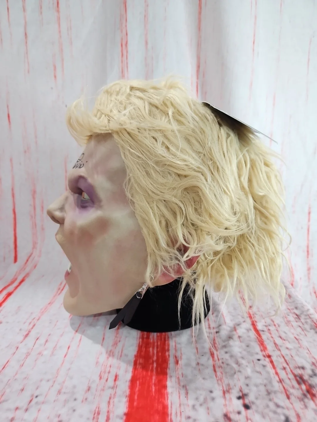 Keifer Sutherland — Keifer Sutherland Signed Lost Boys David TOTS Mask With Beckett Witnessed COA, image 2