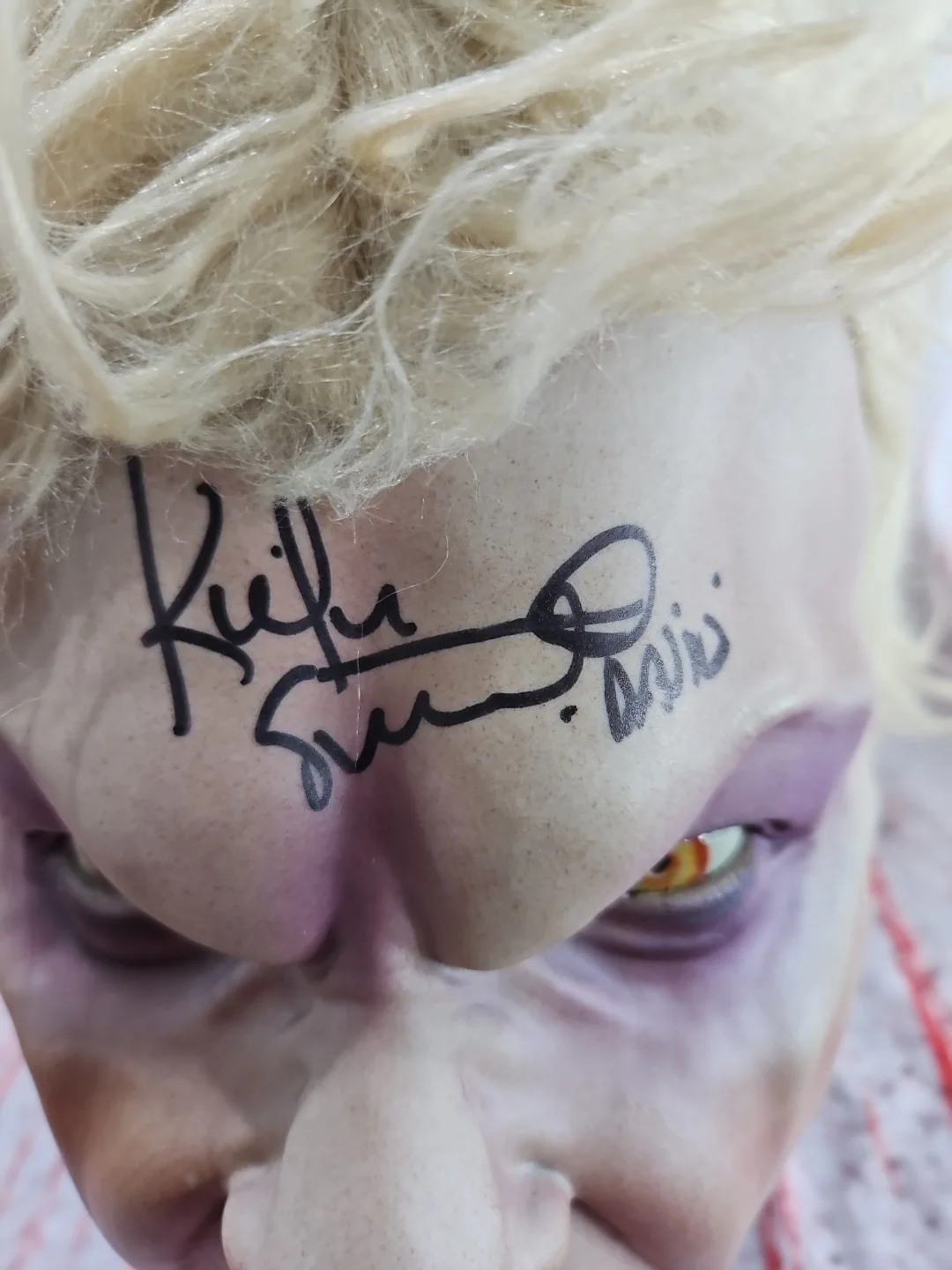 Keifer Sutherland — Keifer Sutherland Signed Lost Boys David TOTS Mask With Beckett Witnessed COA, image 5