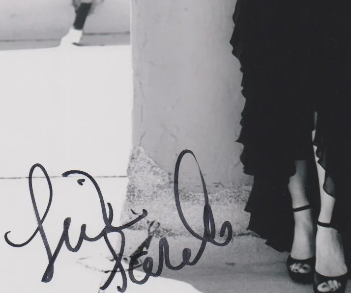 LEILANI SARELLE hand-signed STUNNING 8x10 OUTDOOR PORTRAIT uacc rd coa w/ PROOF, изображение 2