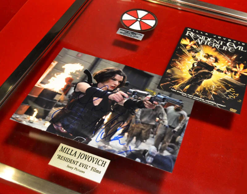Resident Evil ZOMBIE Movie Costume COA, Signed MILLA JOVOVICH Autograph, DVD, изображение 3