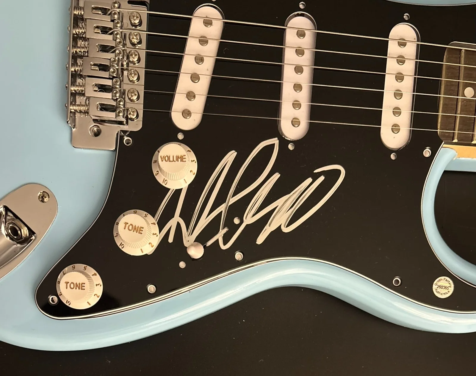 GFA Quiet Riot Guitarist * CARLOS CAVAZO * Signed Electric Guitar PROOF COA, image 5