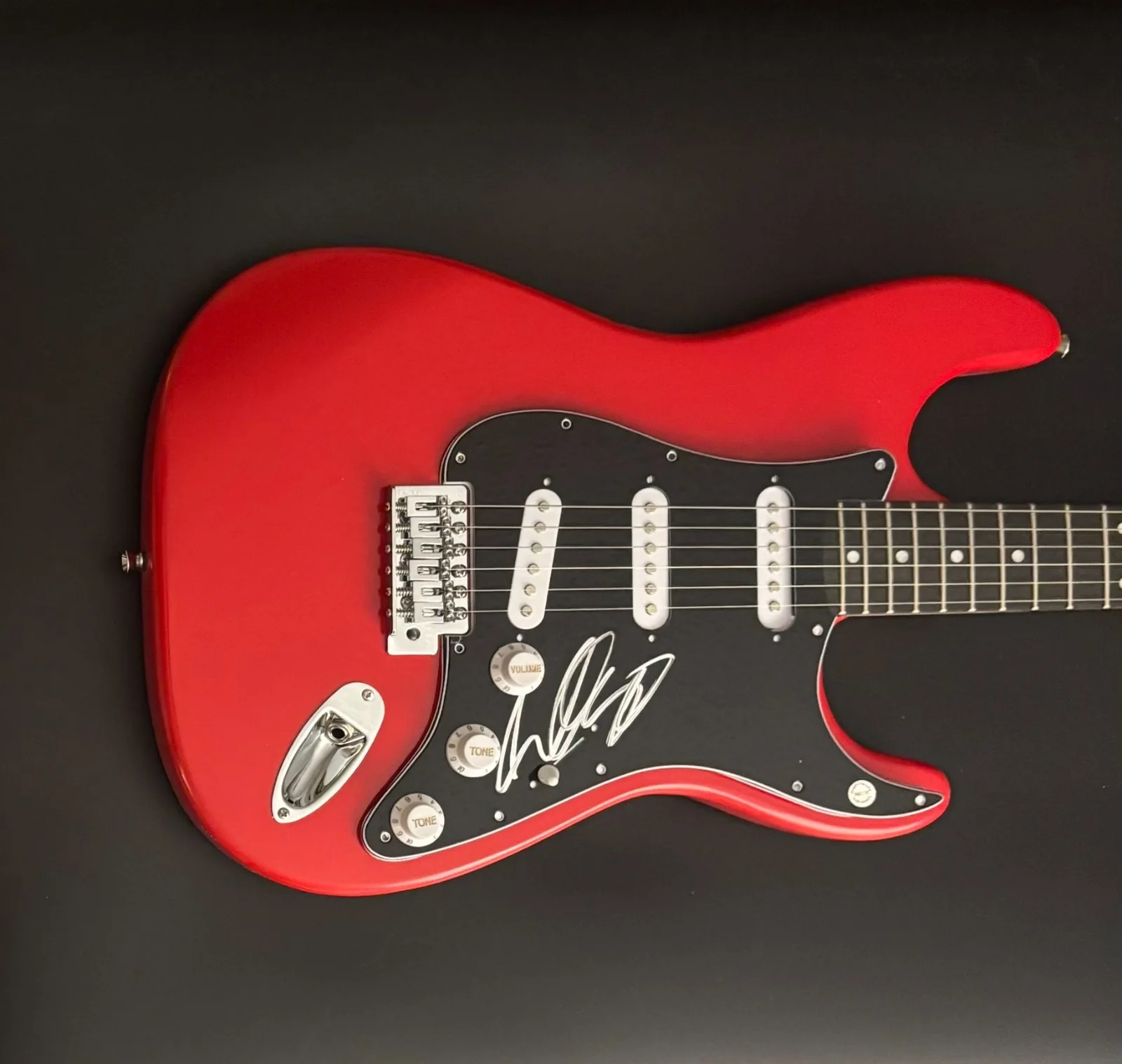 GFA Quiet Riot Guitarist * CARLOS CAVAZO * Signed Electric Guitar PROOF COA, image 4