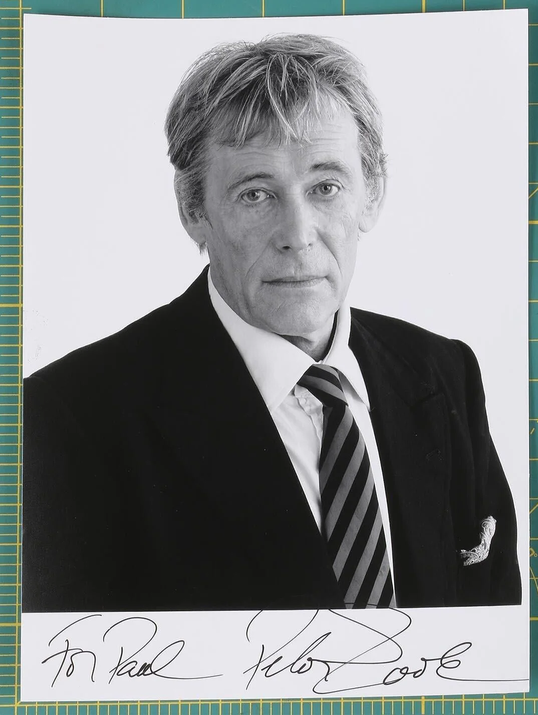 Peter O'toole — PETER O'TOOLE SIGNED INSCRIBED TO PAUL 6x 8 BLACK AND WHITE PHOTO