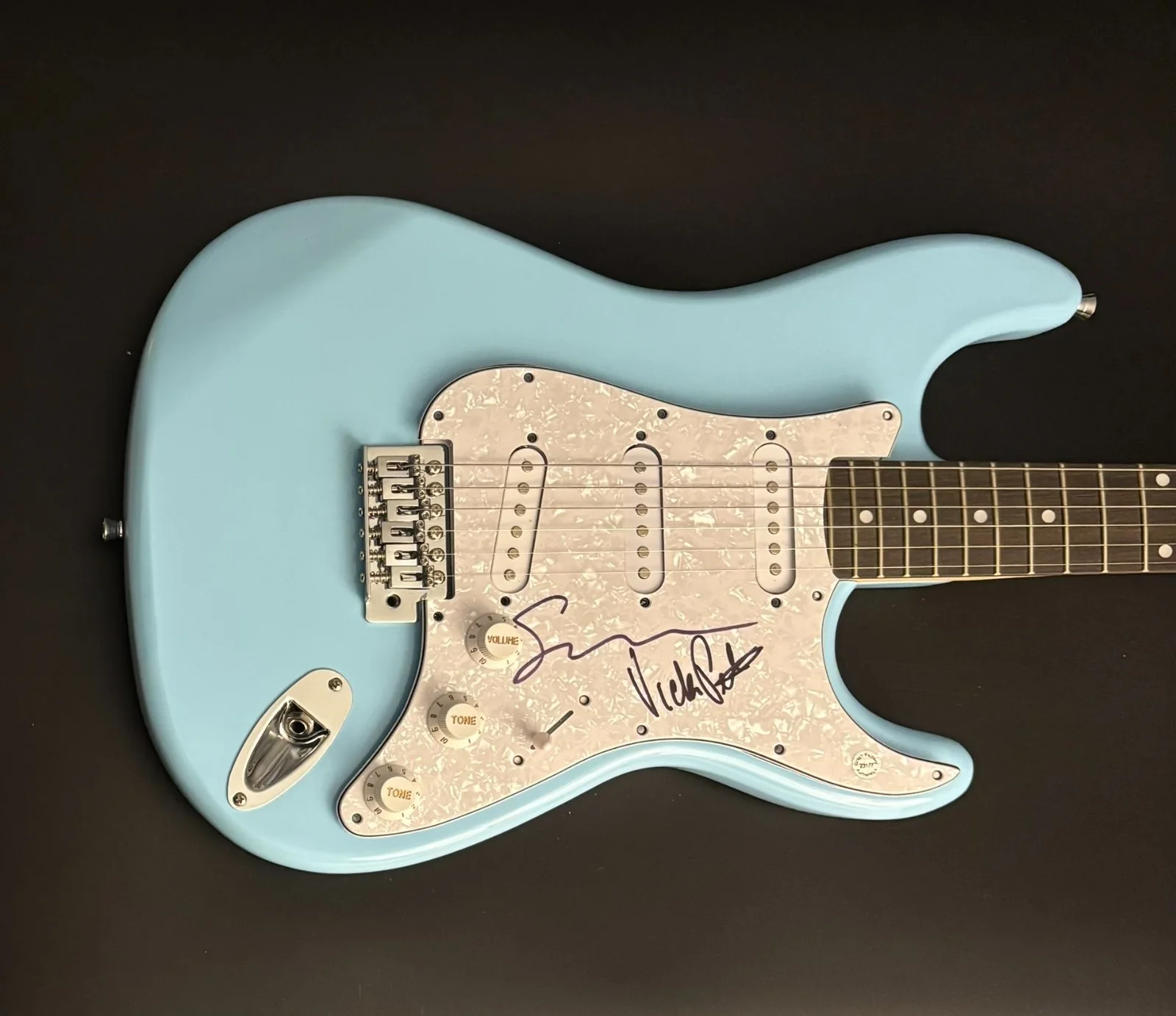 GFA Susanna Hoffs & Vicki Peterson * THE BANGLES * Signed Electric Guitar COA, изображение 4
