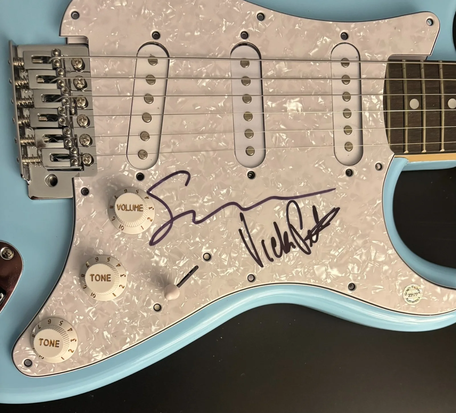 GFA Susanna Hoffs & Vicki Peterson * THE BANGLES * Signed Electric Guitar COA, изображение 5