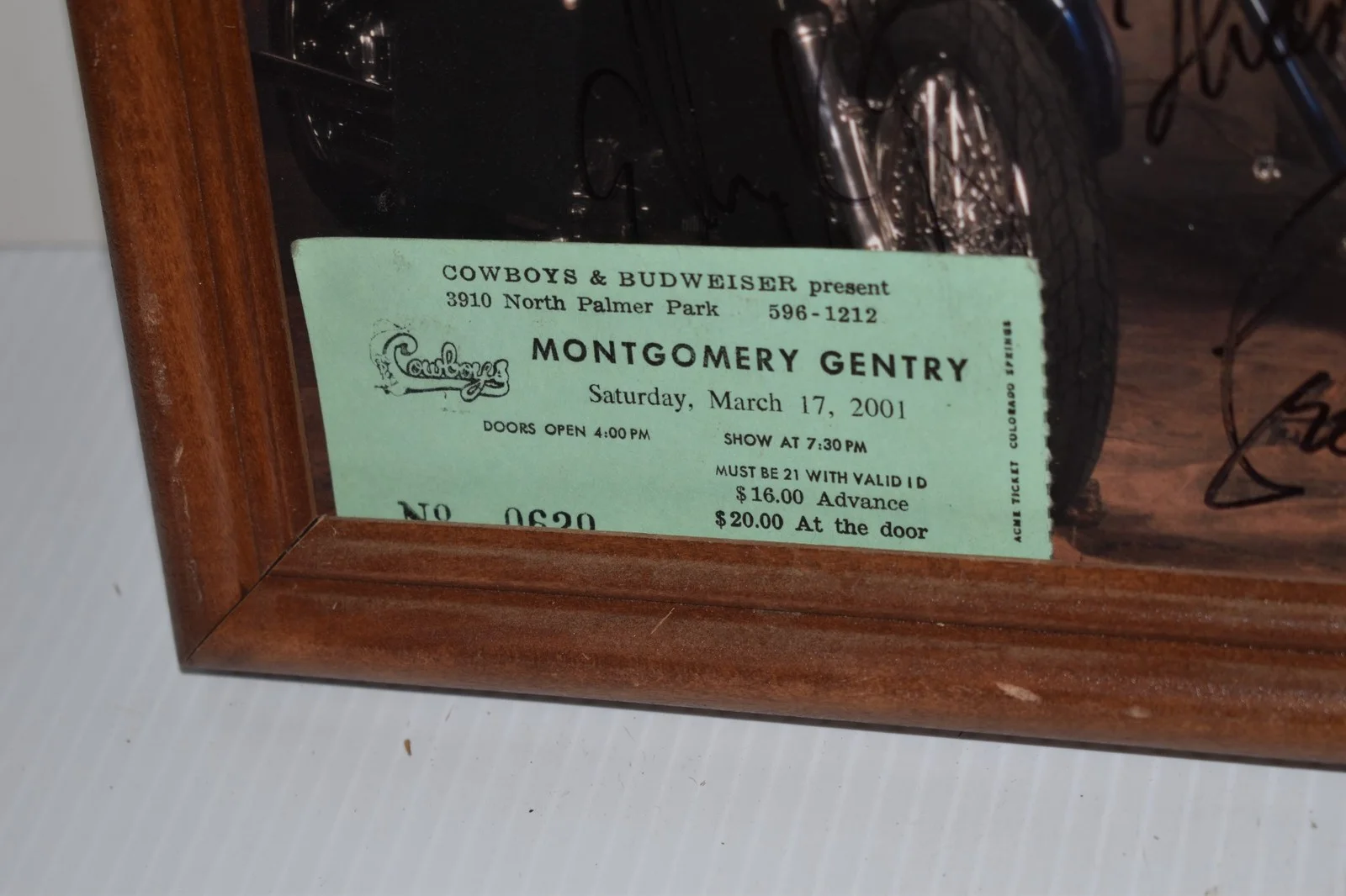 MONTGOMERY GENTRY -COUNTRY MUSIC 8X10 PHOTO- BOTH SIGNED W/ 2001 STUB (JGL53), изображение 2