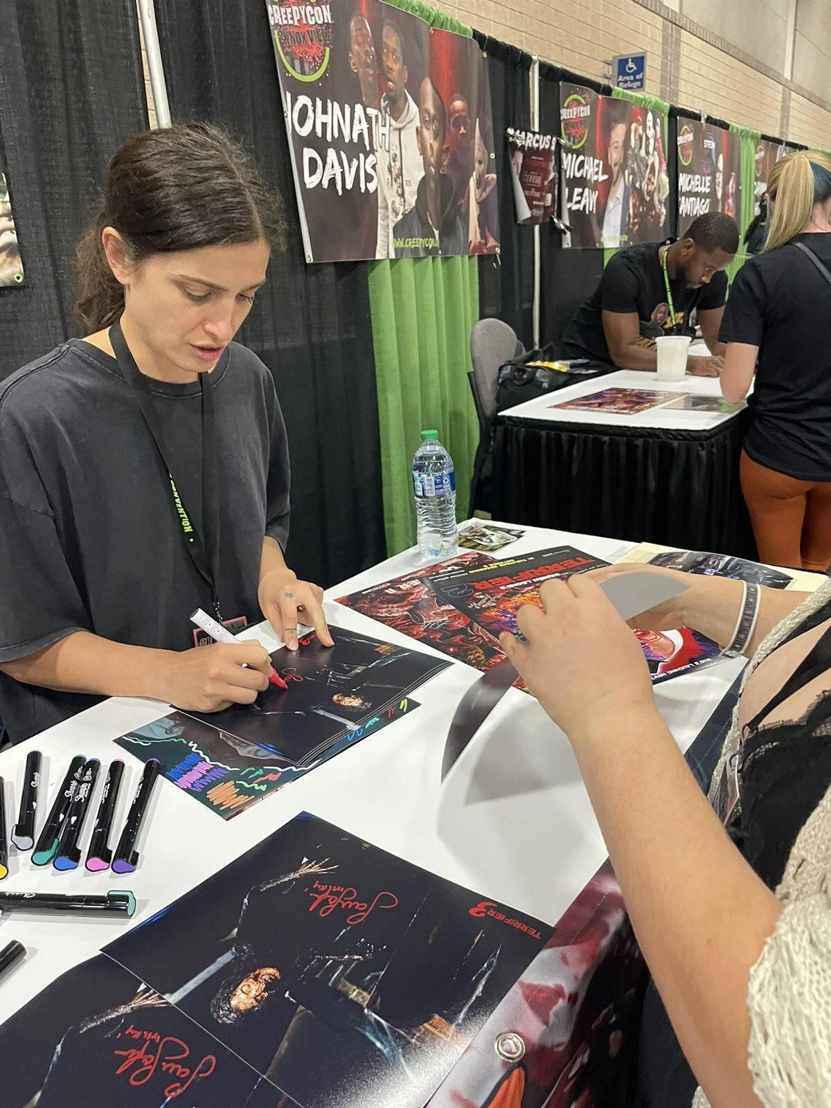 Samantha Scaffidi — Samantha Scaffidi Signed 8x10 Photo Terrifier 3 Victoria, изображение 2