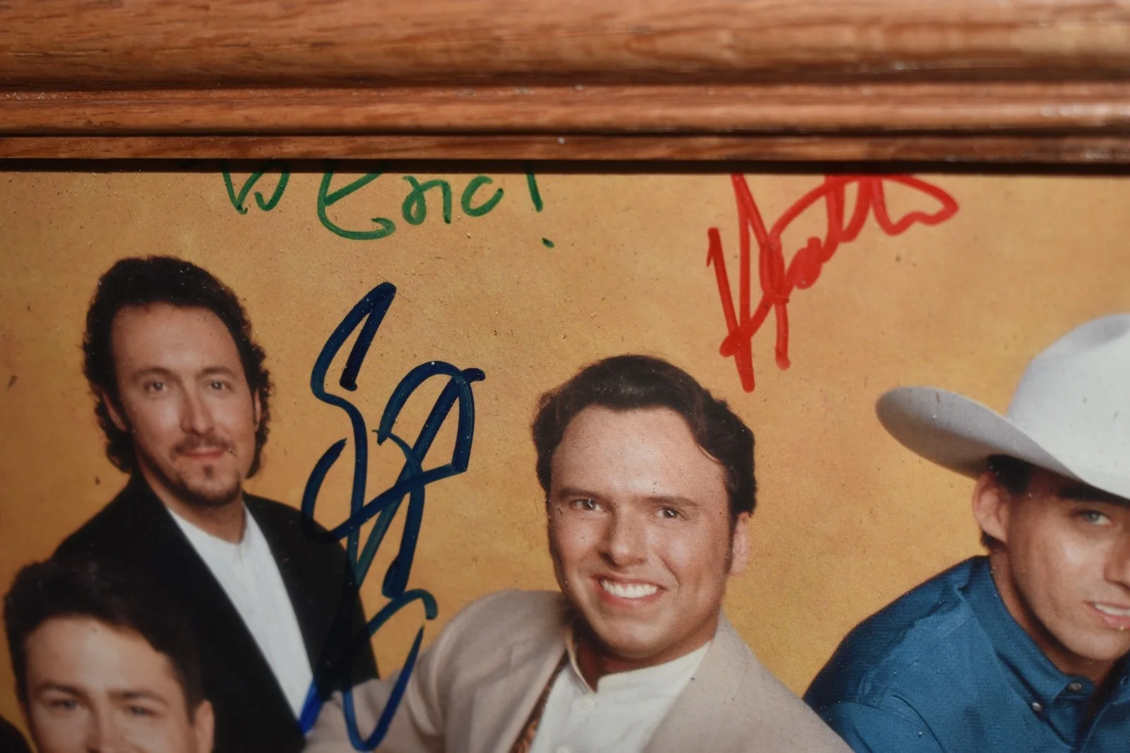 RICOCHET -COUNTRY MUSIC GROUP 8X10 PHOTO- SIGNED ALL MEMBERS -STUB -PICK(JGL47), изображение 3