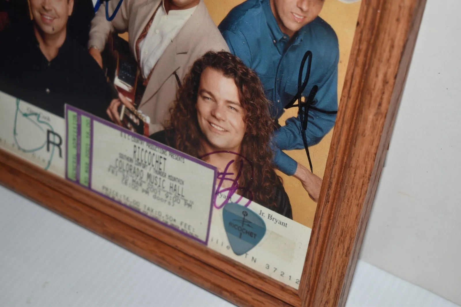 RICOCHET -COUNTRY MUSIC GROUP 8X10 PHOTO- SIGNED ALL MEMBERS -STUB -PICK(JGL47), изображение 5