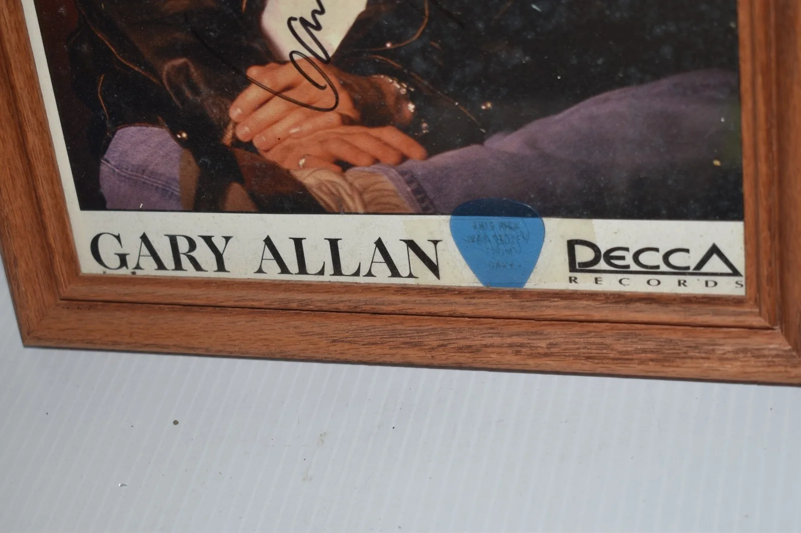 GARY ALLAN-COUNTRY MUSIC STAR 8X10 PHOTO- SIGNED W/ GUITAR PICK (JGL46), изображение 4