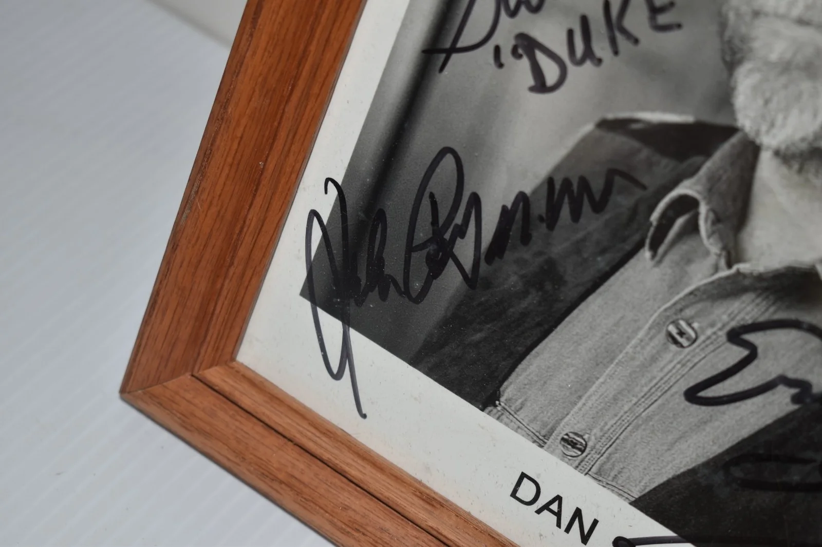 DAN SEALS-COUNTRY MUSIC STAR 8X10 PHOTO- SIGNED W/ MORE AUTOGRAPHS (JGL43), изображение 3