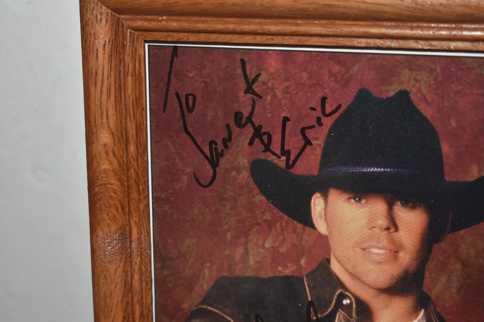GARY ALLAN-COUNTRY MUSIC STAR 8X10 PHOTO- SIGNED W/ GUITAR PICK (JGL42), изображение 2