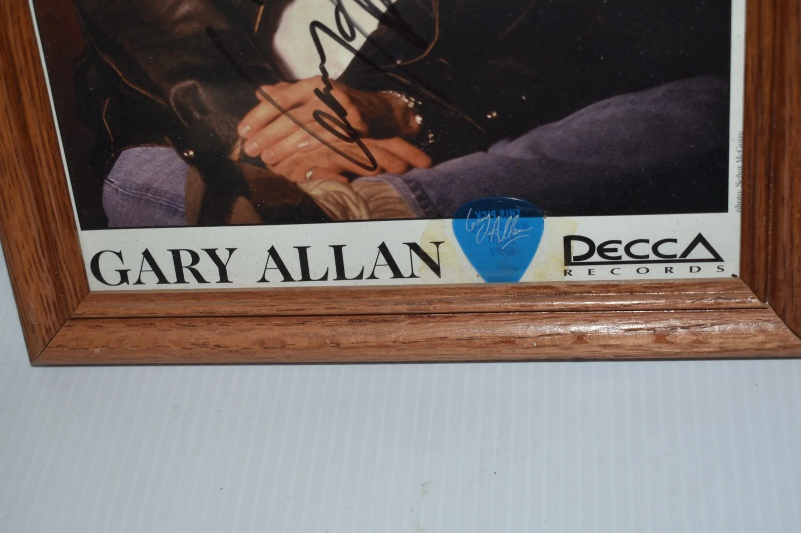 GARY ALLAN-COUNTRY MUSIC STAR 8X10 PHOTO- SIGNED W/ GUITAR PICK (JGL42), изображение 4
