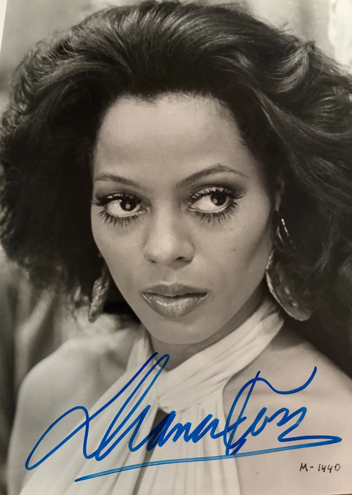 Diana Ross — Diana Ross Signed 8x10 Glossy - Mahogany (1975) - Paramount Snipe Provenance, изображение 2
