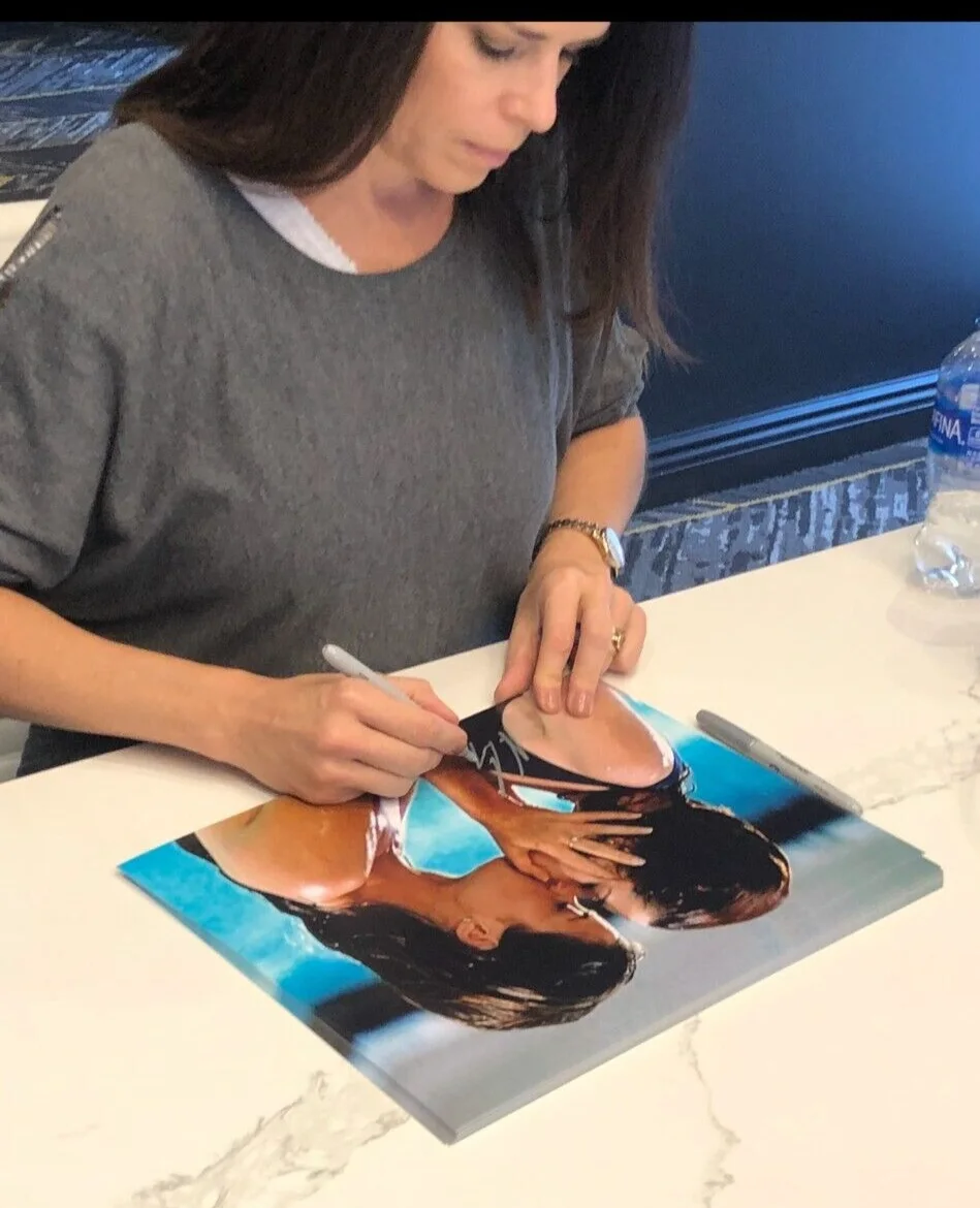 Neve Campbell, Denise Richards — Neve Campbell Denise Richards Signed 11x14 Photo Wild Things Autographs BAS HOLO, изображение 3