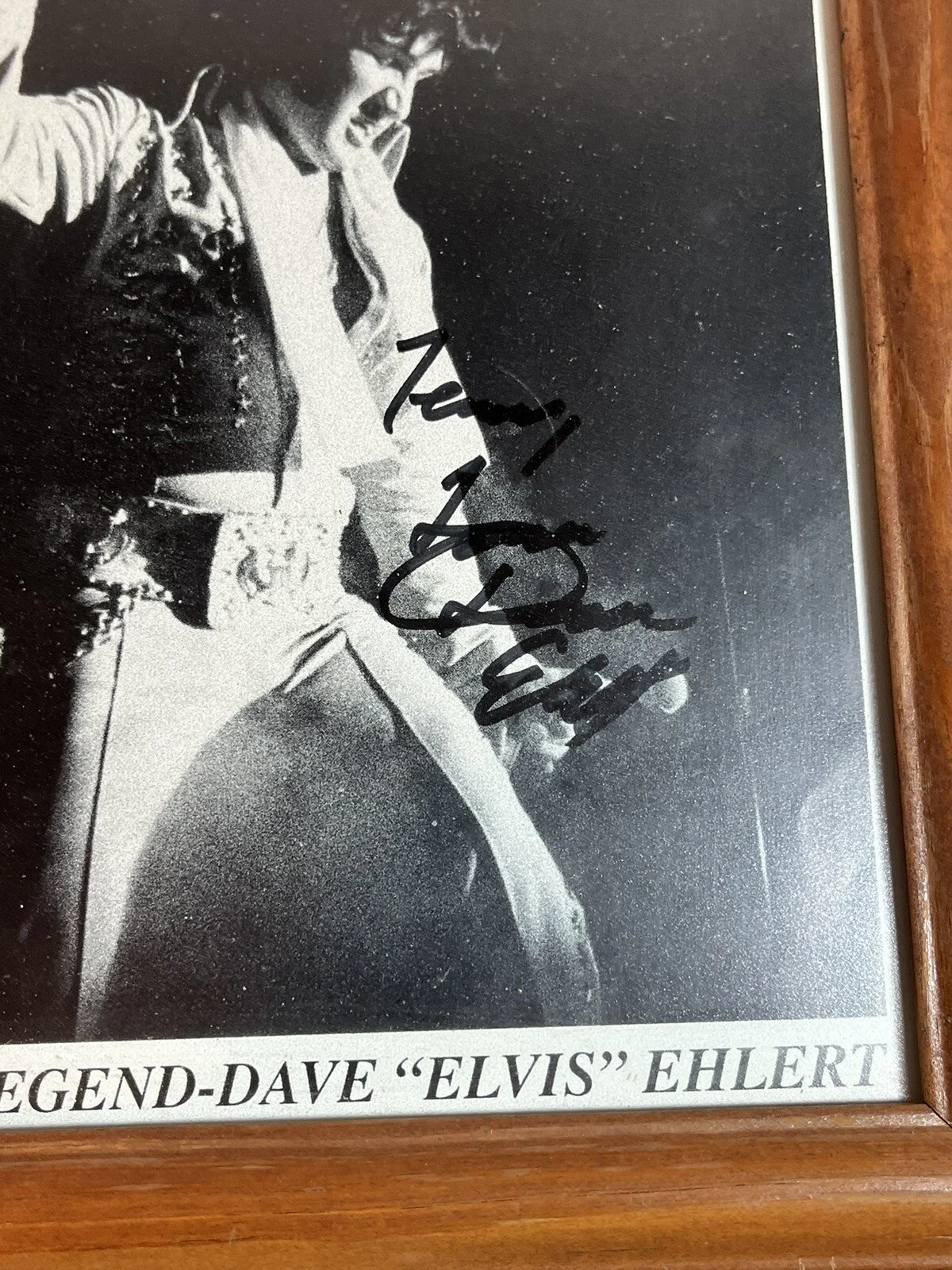 “E” THE LEGEND-DAVE “ELVIS” EHLERT FRAMED PHOTO SIGNED ELVIS IMPERSONATOR, изображение 4
