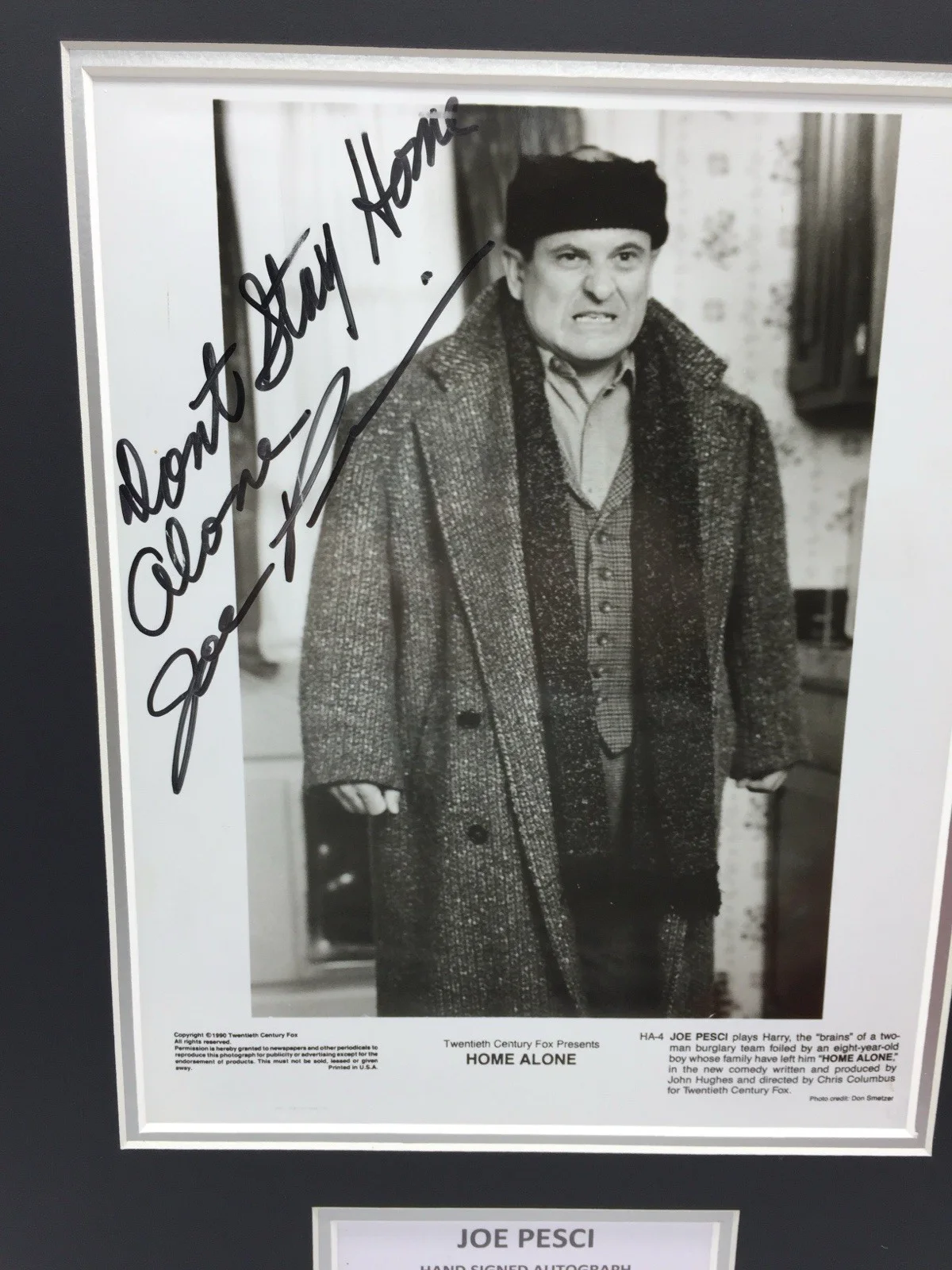 RARE Joe Pesci Home Alone Signed Display + COA AUTOGRAPH GREAT INSCRIPTION!, изображение 2