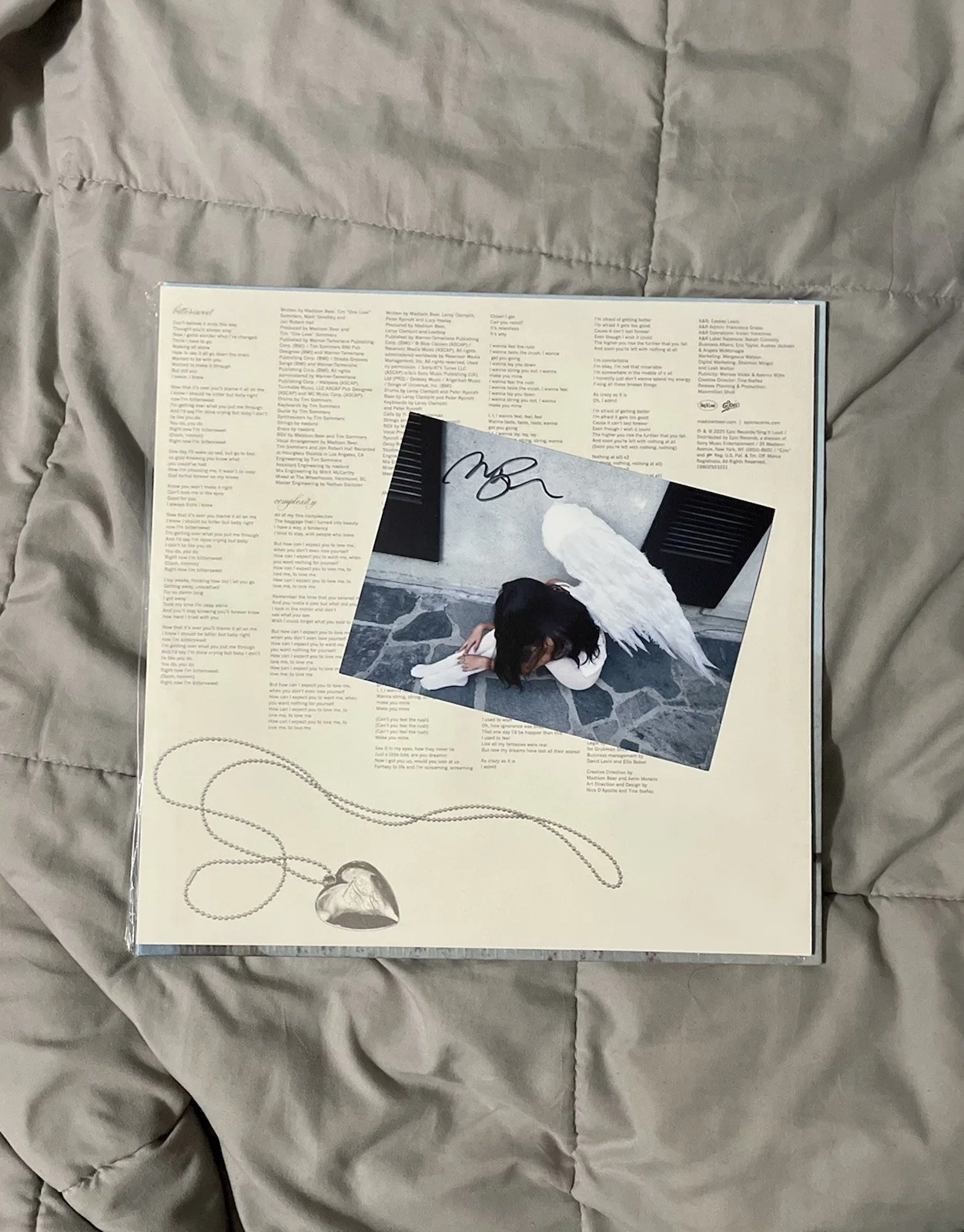 Locket Signed Vinyl Madison Beer, image 4