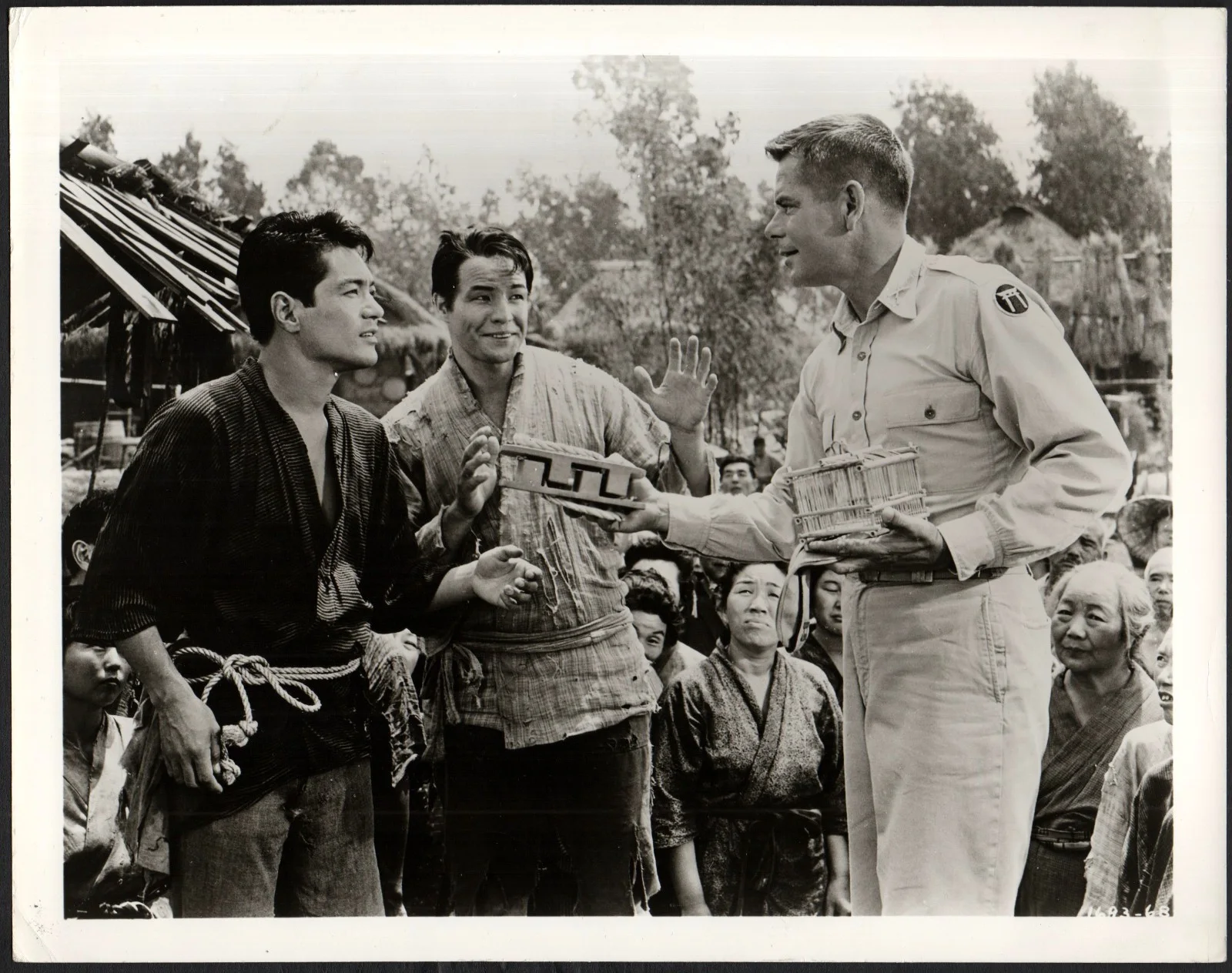 TEAHOUSE OF THE AUGUST MOON 1956 Marlon Brando, Glenn Ford 2 10x8 STILLS, image 3
