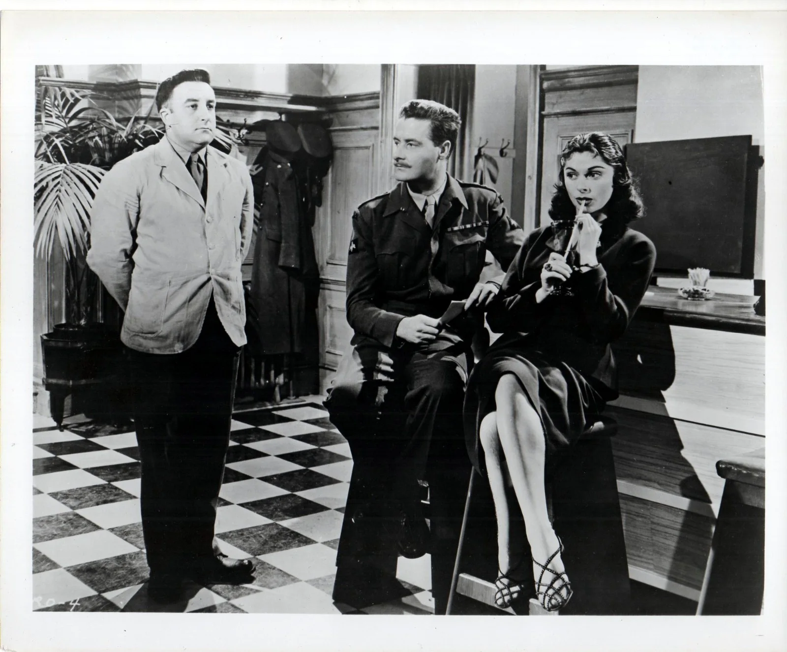 ORDERS ARE ORDERS 1954 Peter Sellers, Bill Fraser, Brian Reece 2 10x8 STILLS, изображение 2