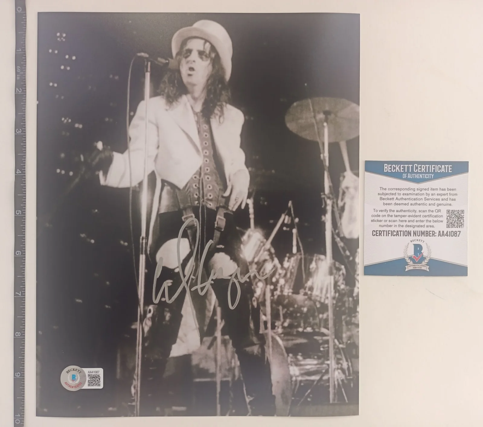 Alice Cooper Signed Live Concert Photo with COA Autograph Silver Ink, изображение 3