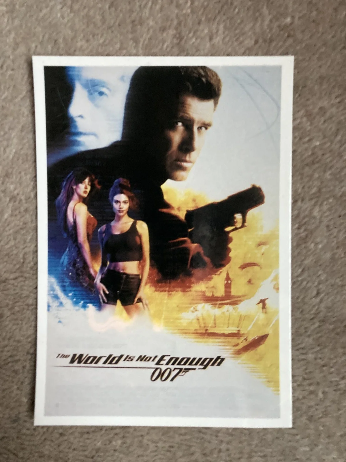 JAMES BOND 007 The World is Not Enough Set of 2 official Postcards, image 2