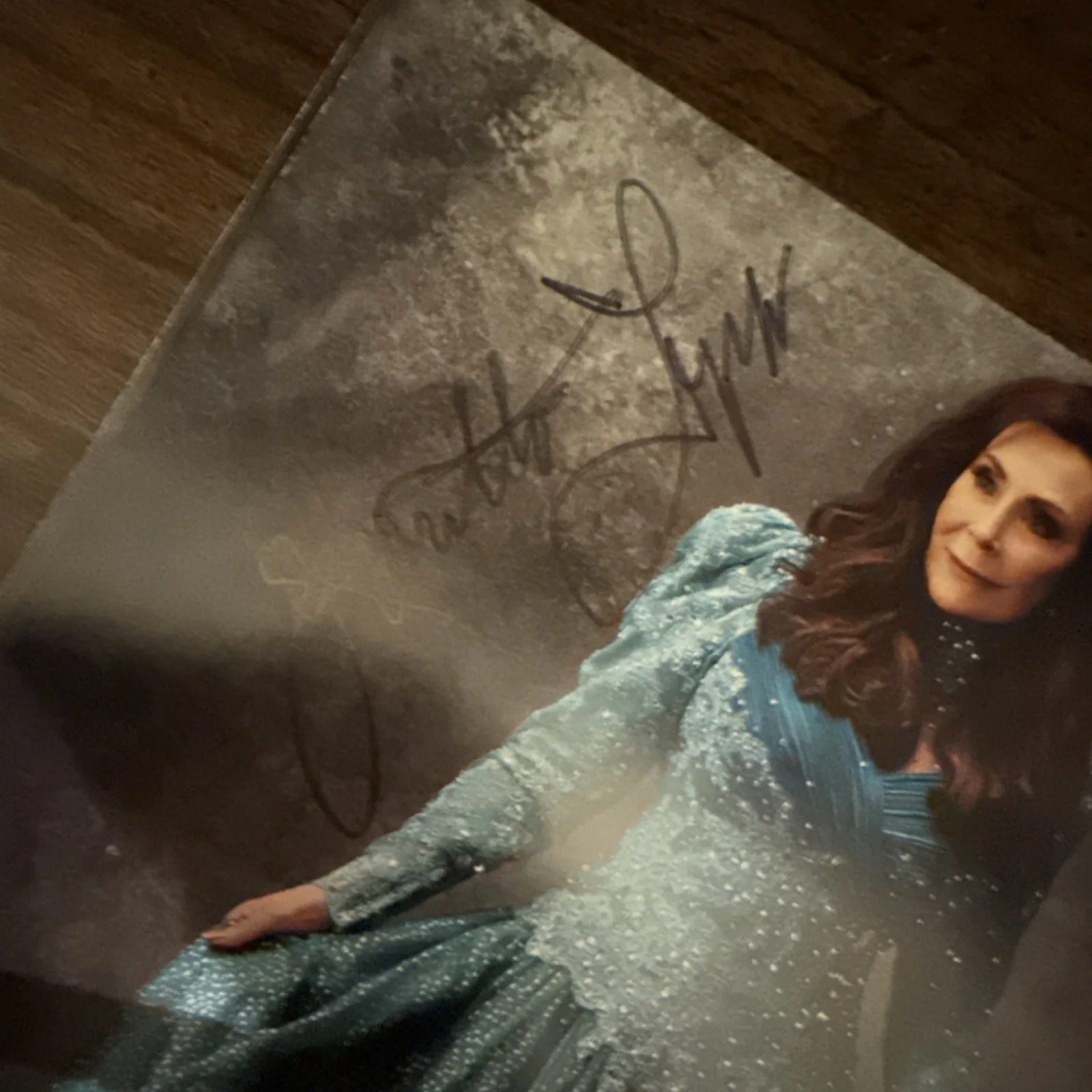 Autographed Original Loretta Lynn Numbered 1079 Mint Condition, image 2