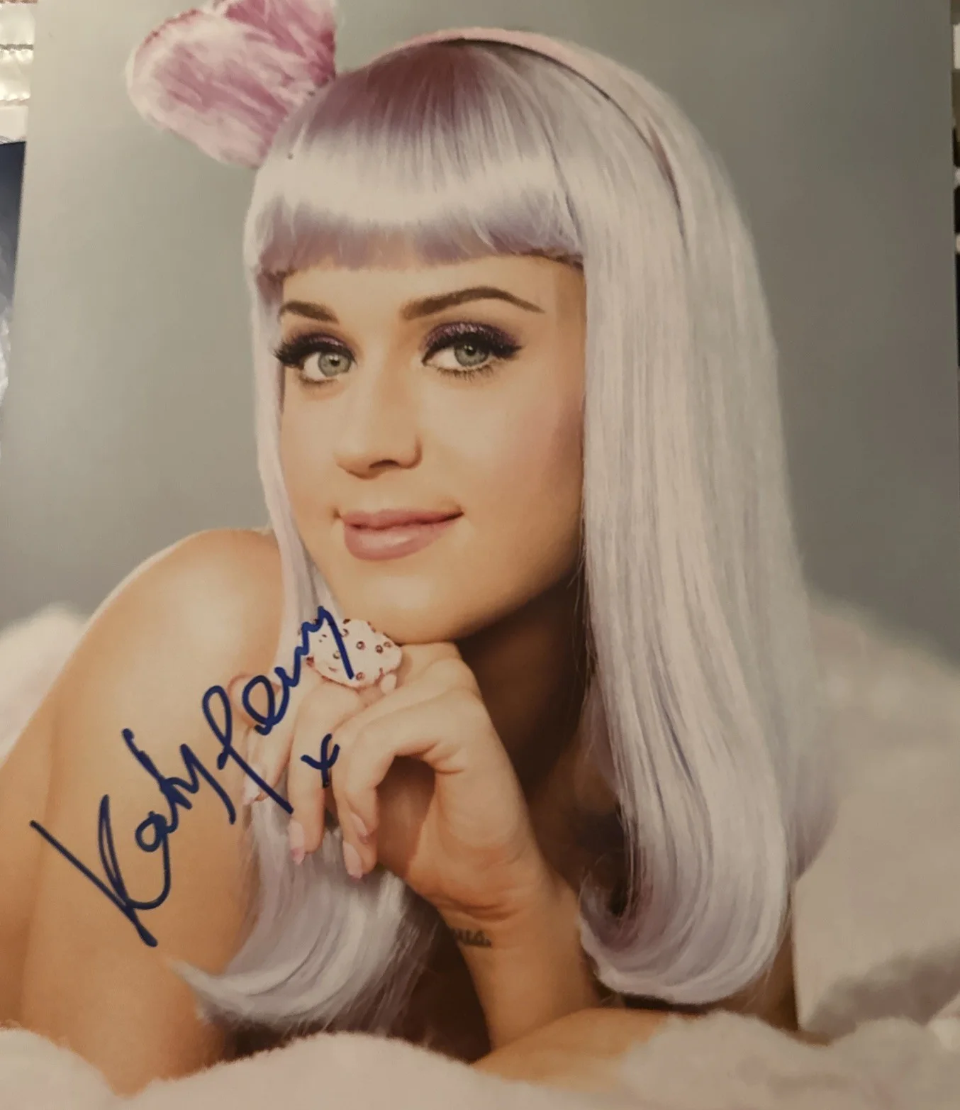 KATY PERRY sexy Pose ￼ signed autographed 8x10 photo, image 2